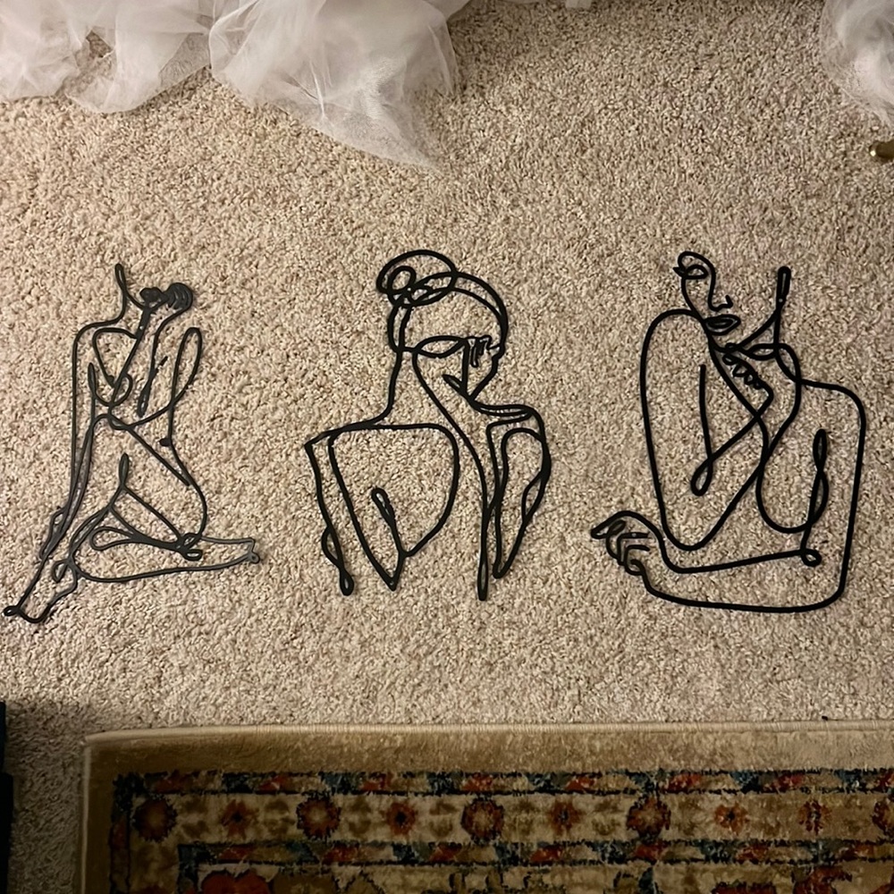 Decorative wire wall decor